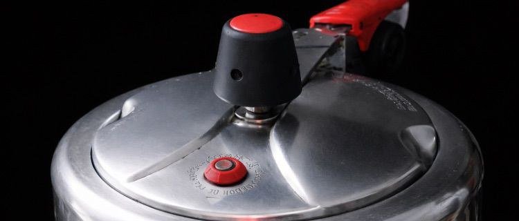 seguranca-na-cozinha:-inmetro-orienta-como-usar-corretamente-a-panela-de-pressao
