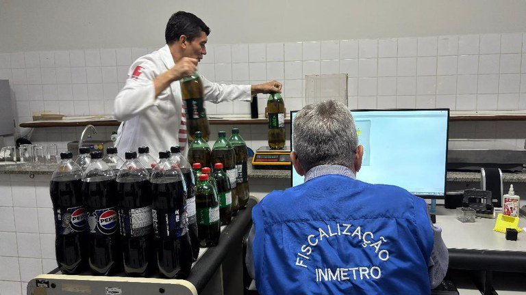 inmetro-fiscaliza-mais-de-25-mil-bebidas-e-encontra-produtos-com-quantidade-inferior-ao-informado-no-rotulo